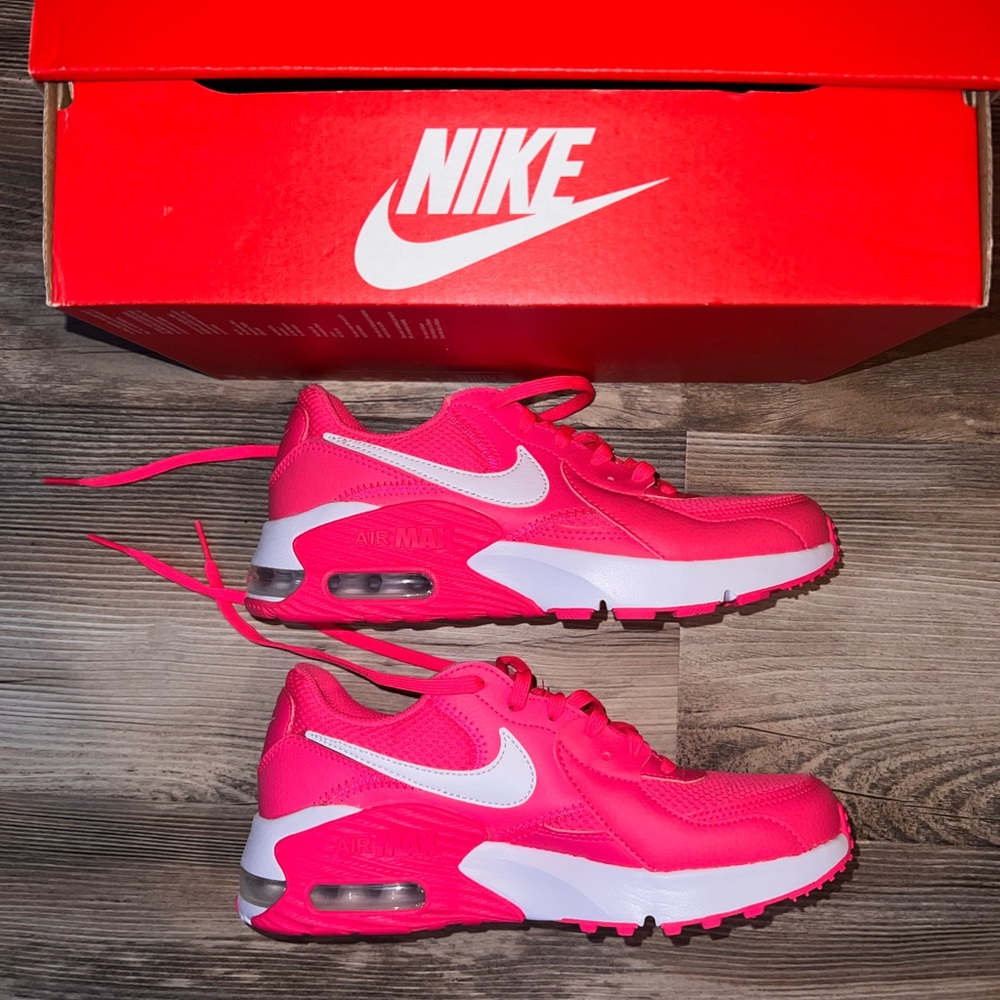 BRAND NEW NIKE AIR MAX EXCEE